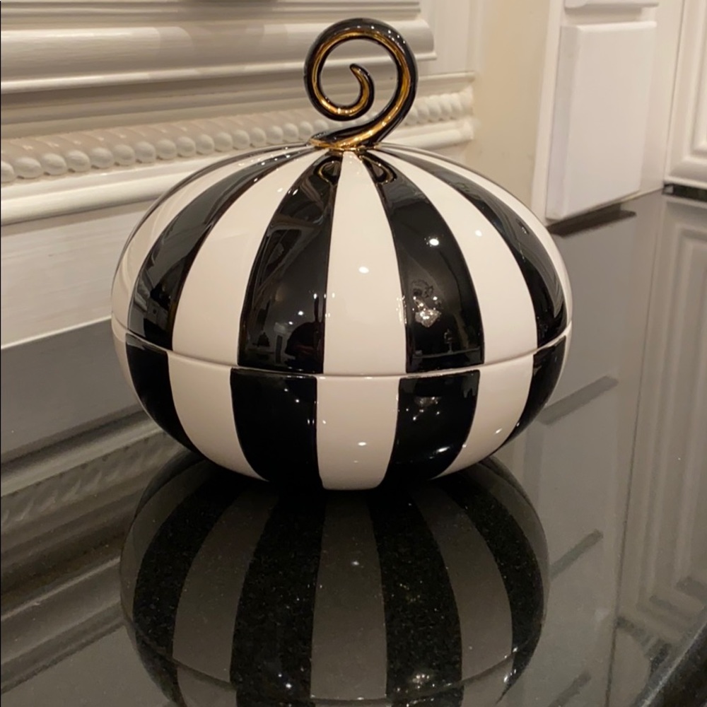 MacKenzie Childs Mod Lidded Bowl 6.5” serving NWT